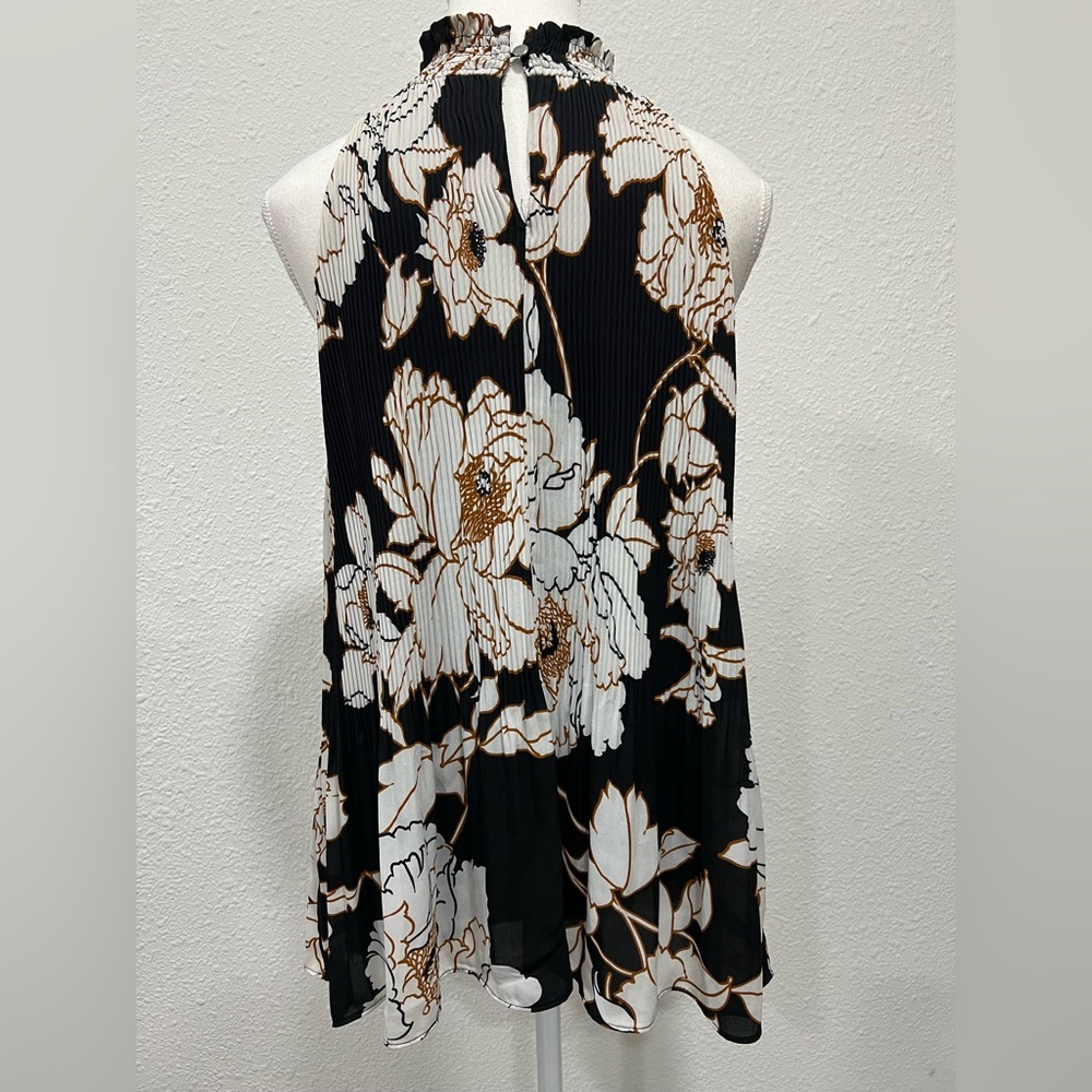 APT 9 Floral Pleated Swing Halter Top EUC - Picture 2 of 6